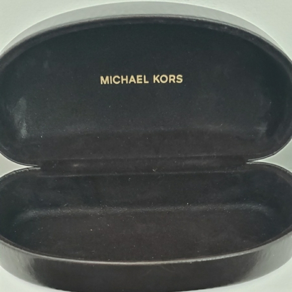 Michael Kors Leather Sunglasses Case & Cleaning Cloth - Picture 3 of 4